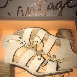 Crown Vintage sandals 👡